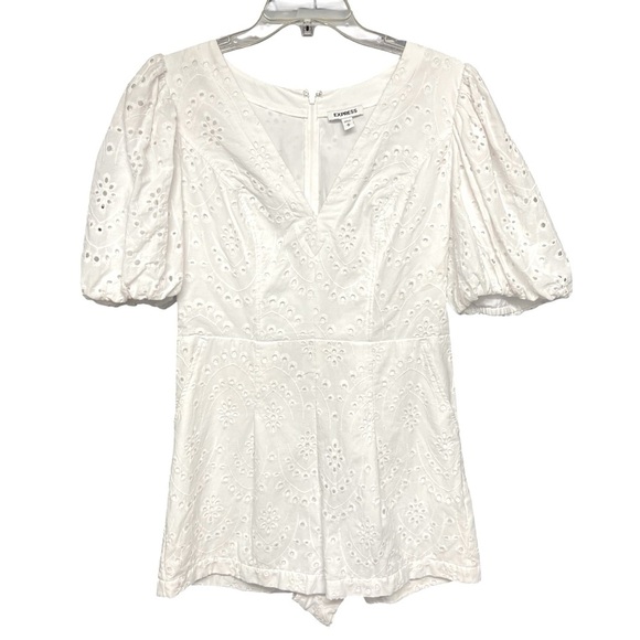 Express Women’s White Eyelet Romper Shorts Size M V Neck Pockets Summer Party - Picture 3 of 12